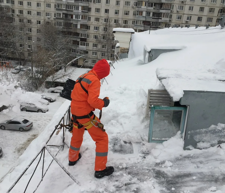 очистки кровли от наледи и снега